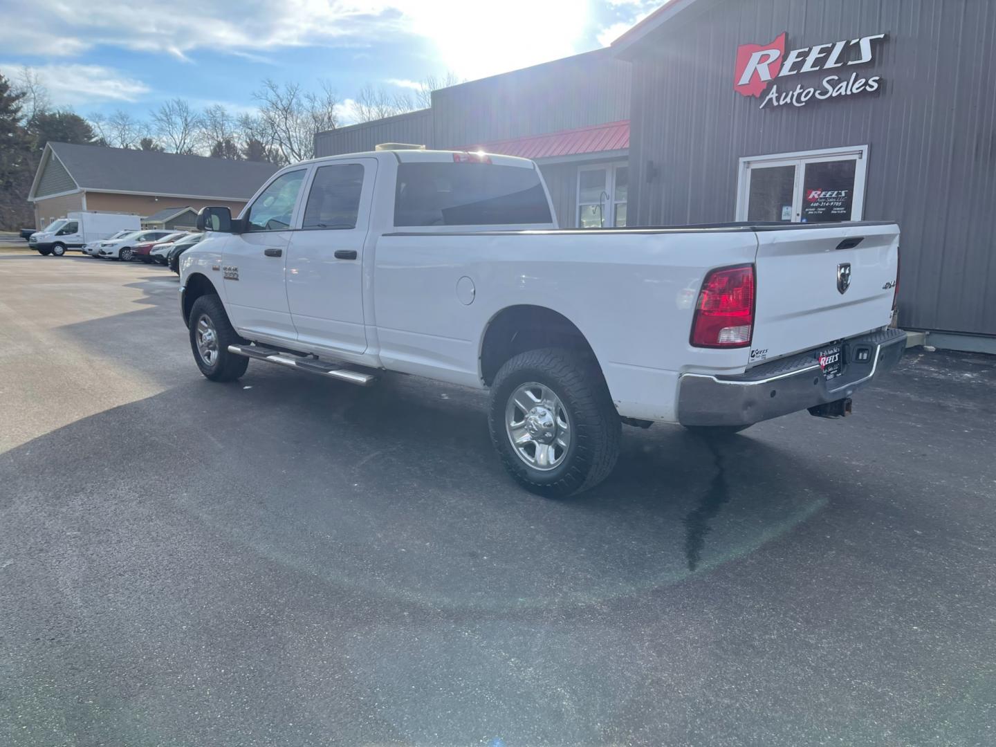 2018 White /Black RAM 3500 Tradesman Crew Cab 4WD (3C63R3GJ7JG) with an 6.4L V8 OHV 16V engine, 6A transmission, located at 11115 Chardon Rd. , Chardon, OH, 44024, (440) 214-9705, 41.580246, -81.241943 - Photo#12